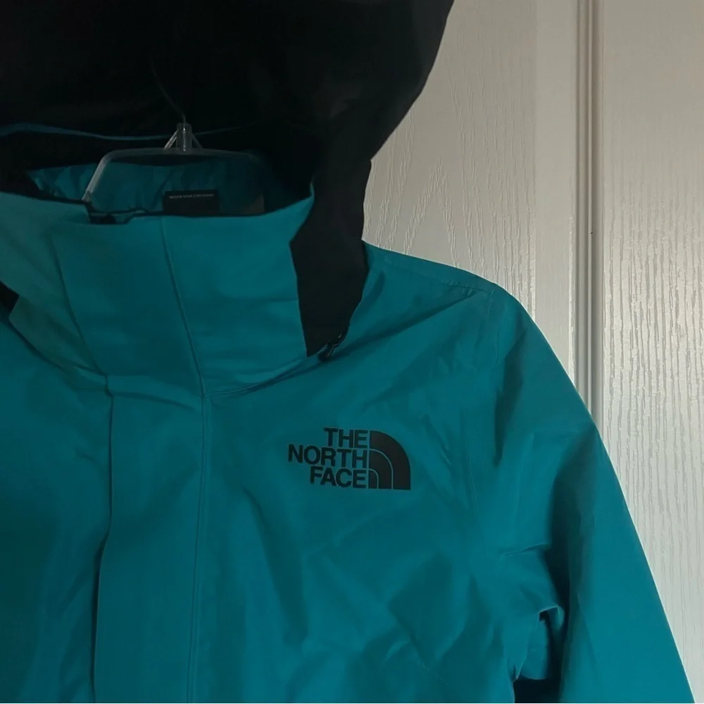 THE NORTH FACE Garner Triclimate Ski Jacket in Enamel Blue/TNF Black/Enamel Blue